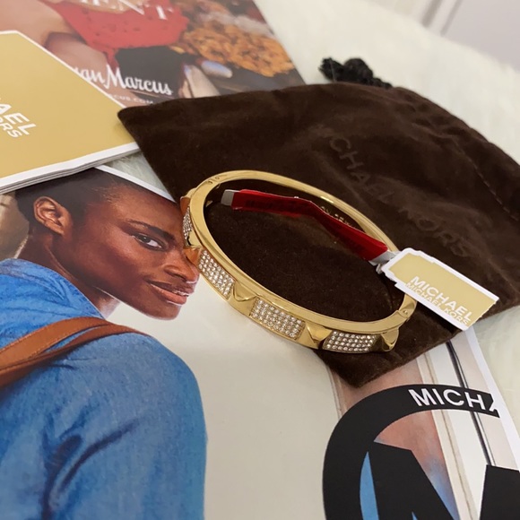 NWT Michael Kors Pyramid Gold Pave Bracelet - Picture 3 of 6